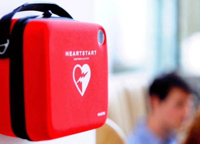 คลินิกเวชกรรมที่มีห้องผ่าตัดใหญ่จำเป็นต้องมีเครื่อง AED เพื่อรับมือกับเหตุการณ์ฉุกเฉิน