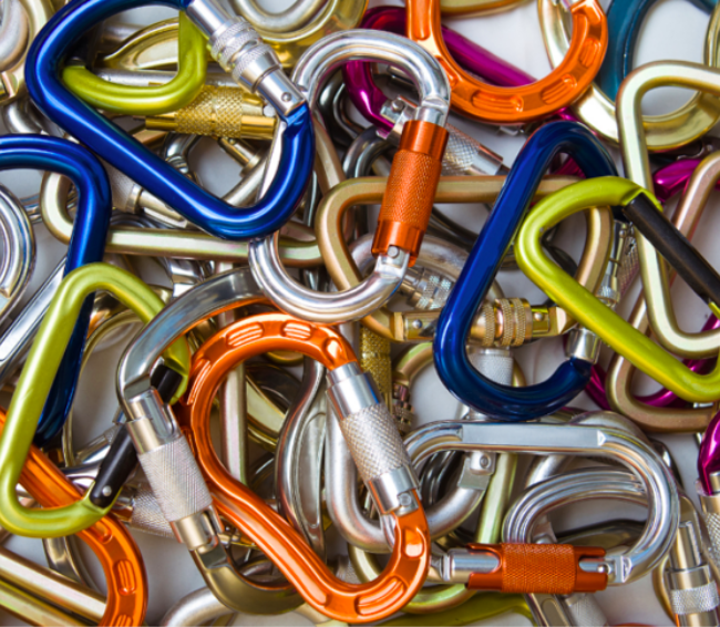 ทำความรู้จัก คาราบิเนอร์ (Carabiner) อุปกรณที่ใช้งานการทำงานบนที่สูง