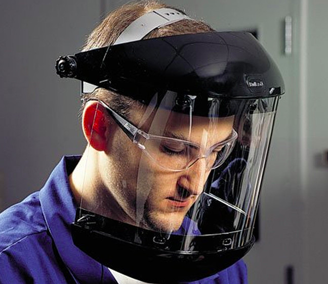 กระบังหน้า" อุปกรณ์ป้องกันที่มักถูกมองข้าม