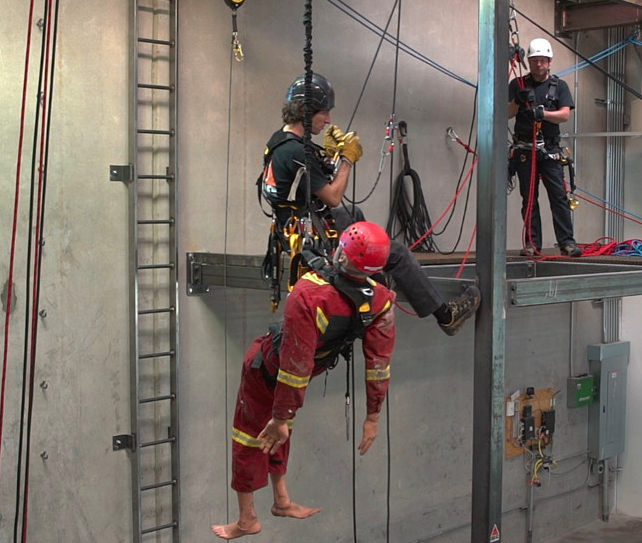 รอกกู้ภัยงานที่สูง (Rescue Winch) คืออะไร