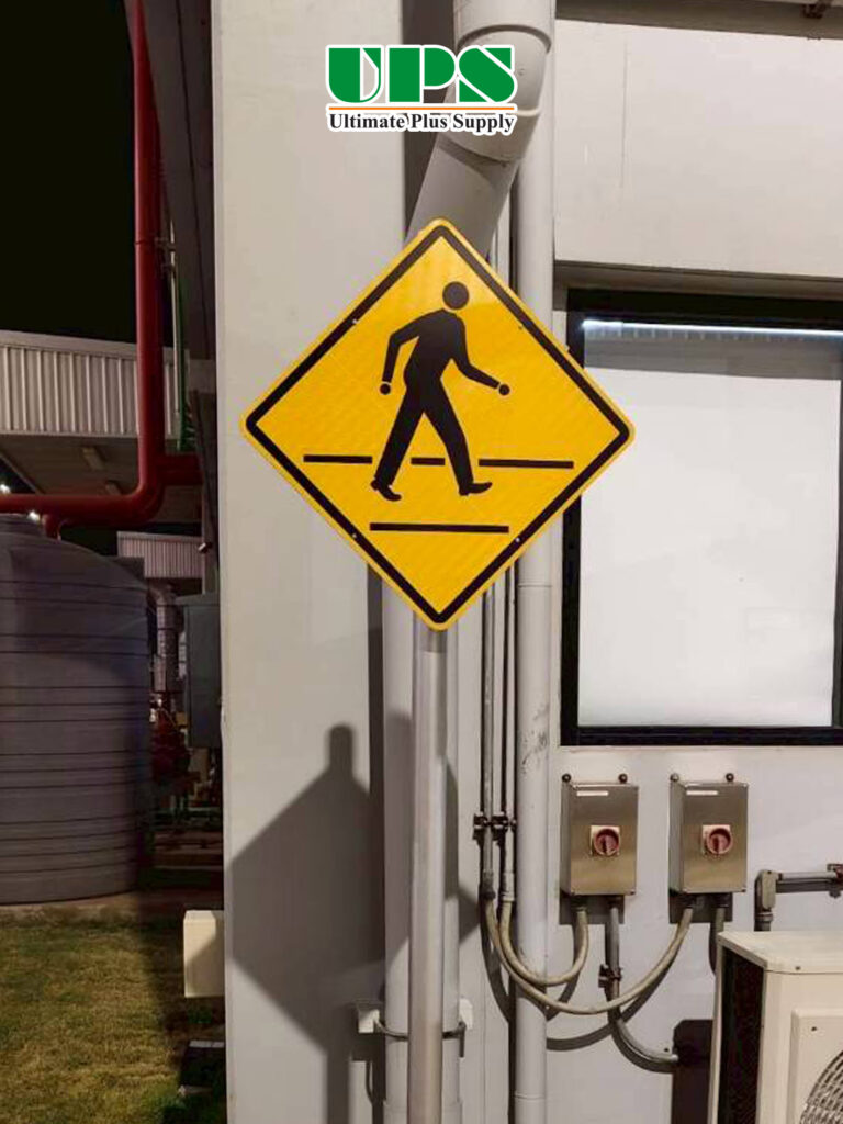 งานติดตั้งป้ายจราจรสะท้อนเเสงพร้อมเสา บริษัท เลนซิ่ง (ไทยแลนด์) จํากัด