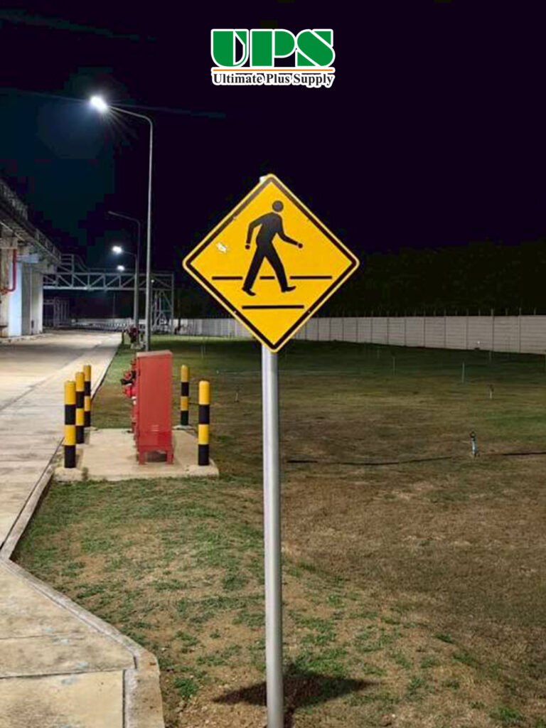 งานติดตั้งป้ายจราจรสะท้อนเเสงพร้อมเสา บริษัท เลนซิ่ง (ไทยแลนด์) จํากัด