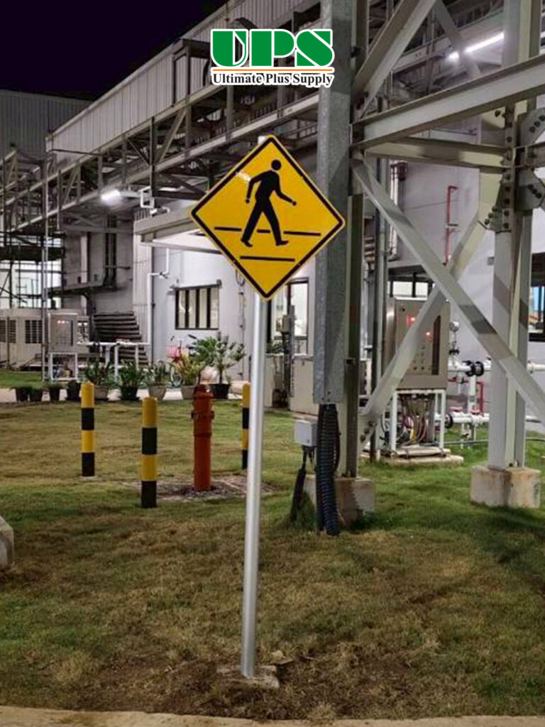 งานติดตั้งป้ายจราจรสะท้อนเเสงพร้อมเสา บริษัท เลนซิ่ง (ไทยแลนด์) จํากัด