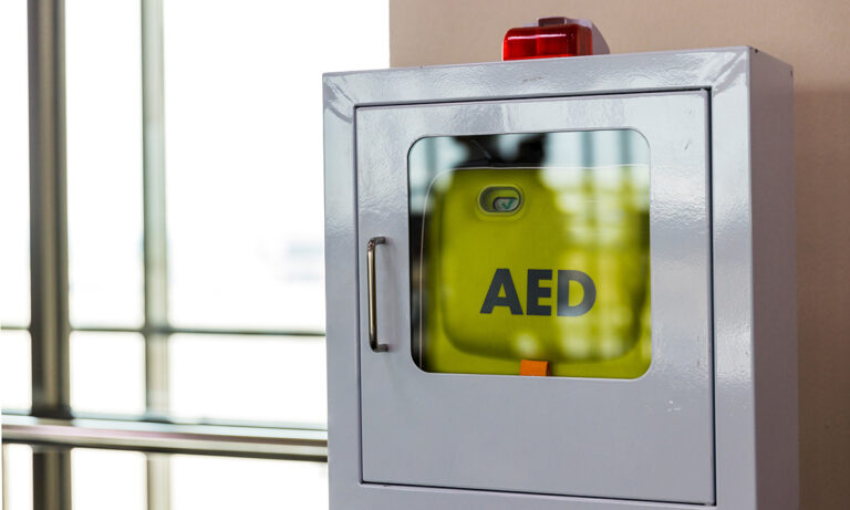 5 เหตุผลที่ทุกองค์กรควรมีเครื่องกระตุกหัวใจไฟฟ้า AED